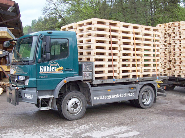 Professioneller Lieferservice für Holzprodukte bei Sägewerk Kühler Chiemgau